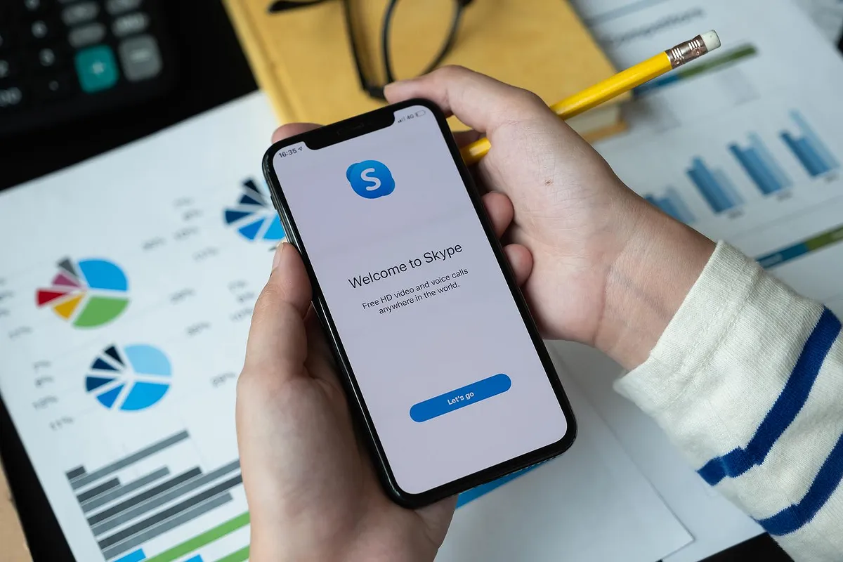 Smartphone présentant l'écran de configuration de Skype.