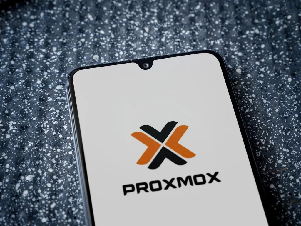 Photo de Proxmox Datacenter Manager sur un smartphone